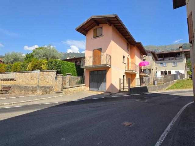 Villa Indipendente in vendita a Rovetta, Lombardia