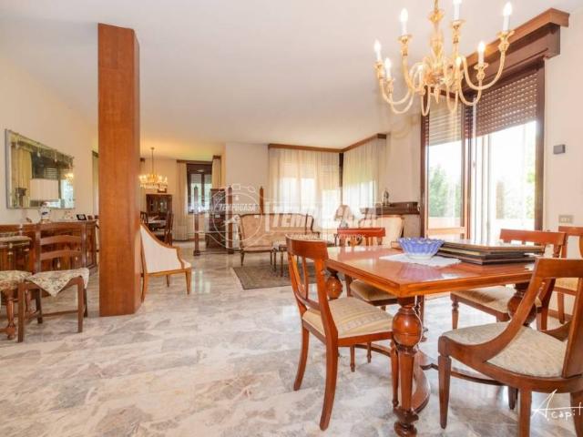 Villa Indipendente in vendita a Sarzano, Rovigo