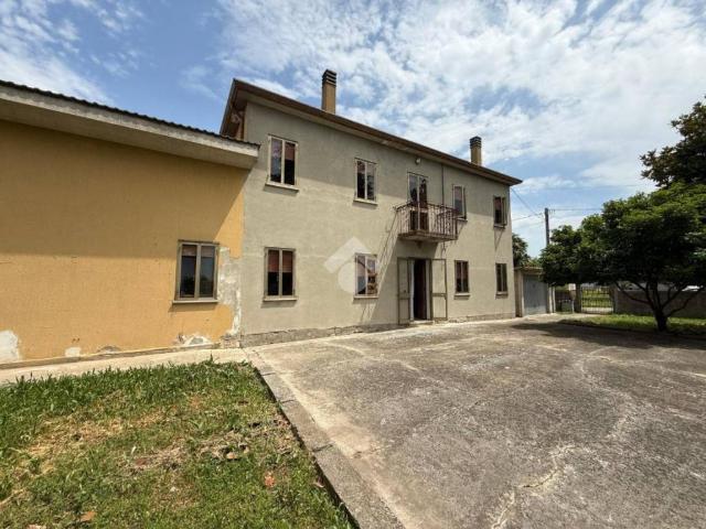 Villa Indipendente in vendita a Rovigo, Veneto