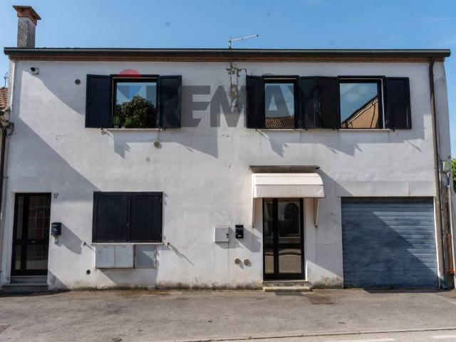 Villa Indipendente in vendita a Rovigo, Veneto