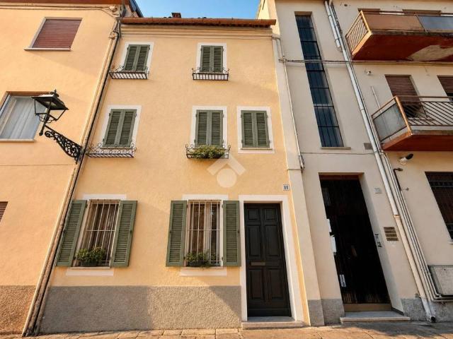 Palazzo in vendita a Commenda, Rovigo