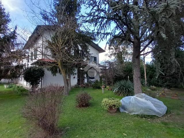 Villa Indipendente in vendita a Russi, Reggio Emilia