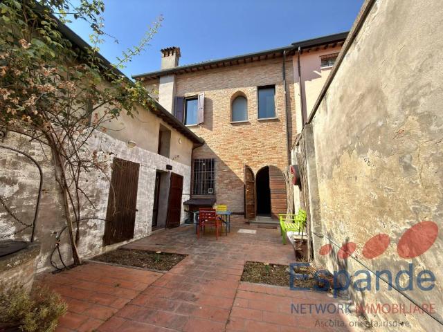Villa Indipendente in vendita a Russi, Reggio Emilia