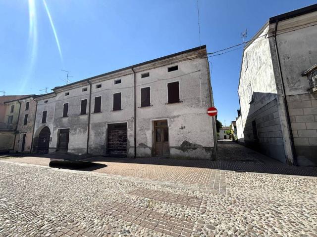 Villa Indipendente in vendita a Sabbioneta, Lombardia