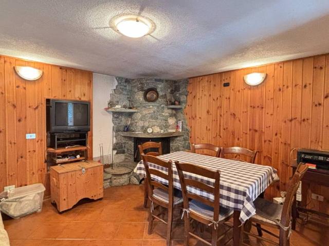 Villa Indipendente in vendita a Saint Denis, Aosta