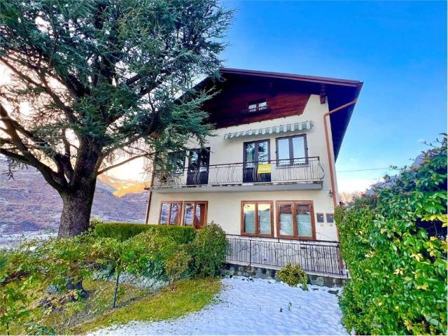 Villa Indipendente in vendita a Saint Marcel, Aosta