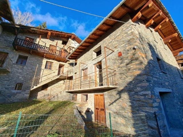Villa Indipendente in vendita a Saint Pierre, Aosta