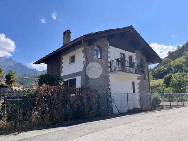 Villa Indipendente in vendita a Saint Pierre, Aosta