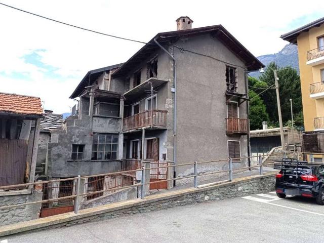 Villa Indipendente in vendita a Saint Vincent, Aosta