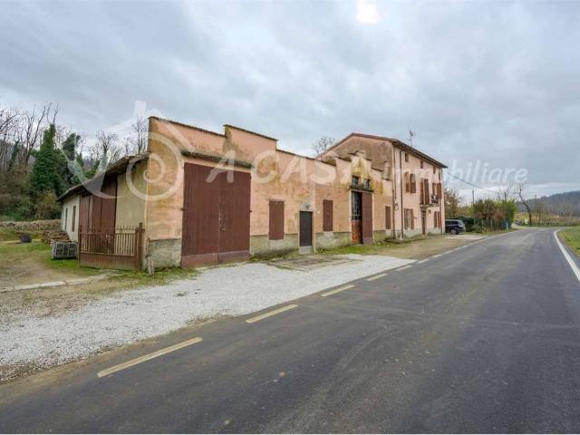 Villa Indipendente in vendita a Sala Baganza, Reggio Emilia