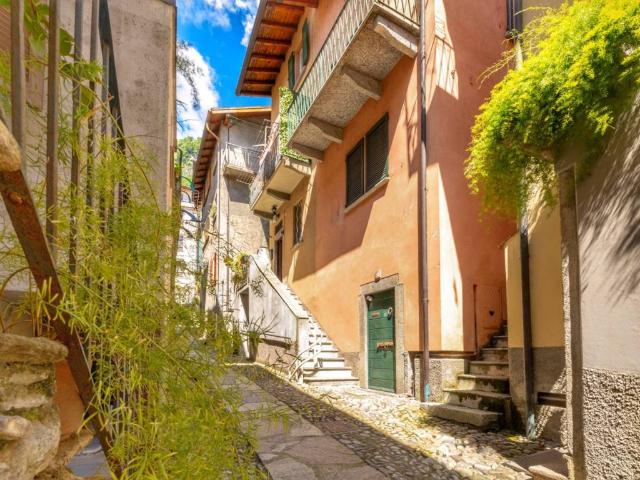 Villa Indipendente in vendita a Sala Comacina, Lombardia