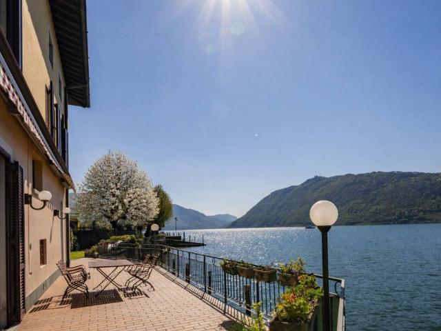 Villa Indipendente in vendita a Comunità montana del Sebino bresciano, Sale Marasino