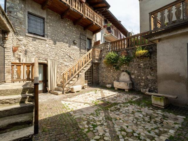 Villa Indipendente in vendita a Comunità Montana Parco Alto Garda bresciano, Salò