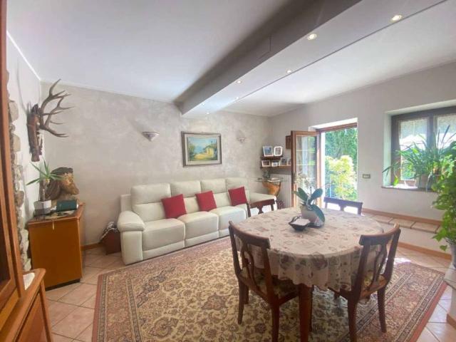 Villa Indipendente in vendita a Comunità Montana Parco Alto Garda bresciano, Salò