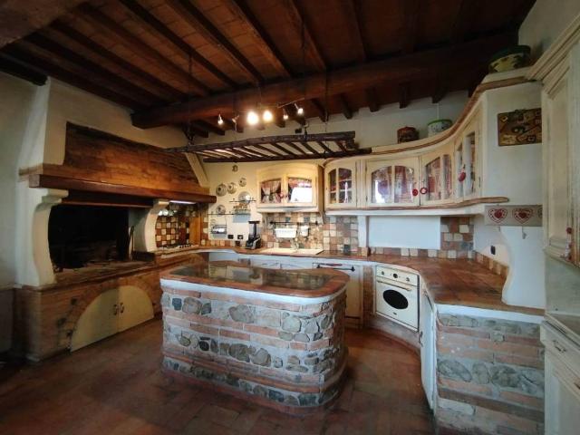 Villa Indipendente in vendita a Salsomaggiore Terme, Reggio Emilia