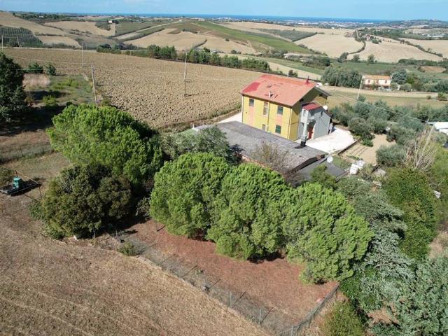 Villa Indipendente in vendita a Santa Maria del Monte, Saludecio