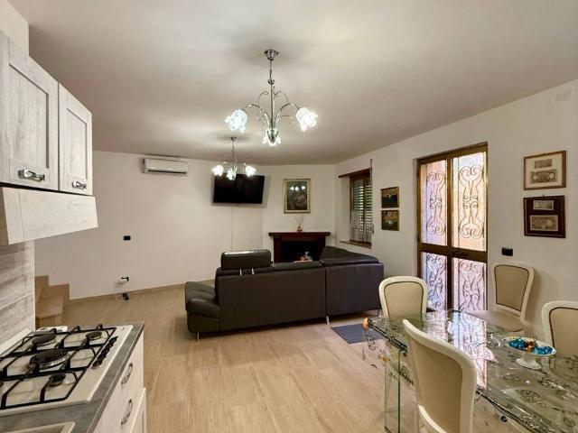 Villa Indipendente in vendita a Piemonte, Vercelli