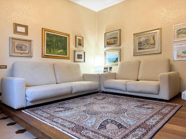 Villa Indipendente in vendita a Samarate, Lombardia