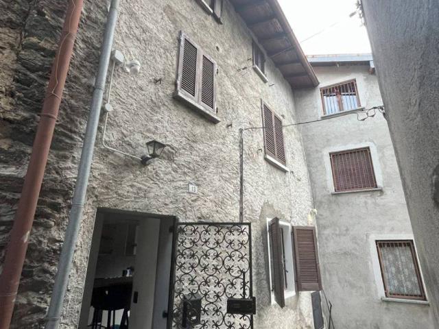 Villa Indipendente in vendita a San Bartolomeo Val Cavargna, Lombardia