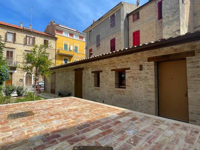 Villa Indipendente in vendita a Albula centro, Marche
