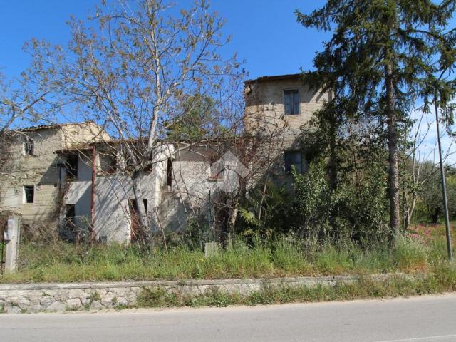Villa Indipendente in vendita a Ponterotto, Marche
