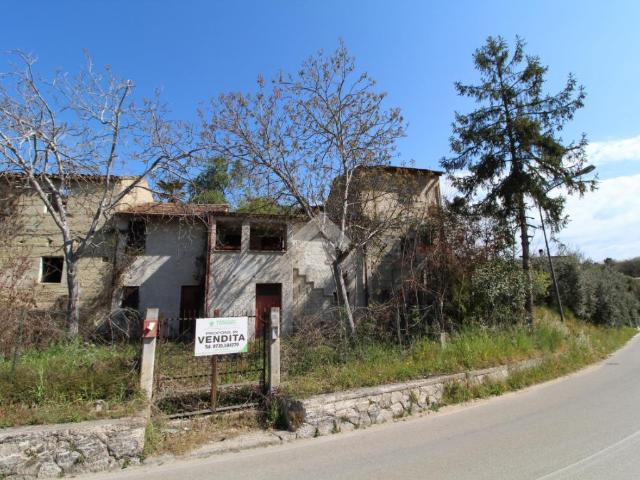 Villa Indipendente in vendita a Ponterotto, Marche