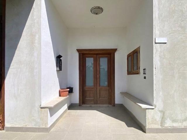 Villa Indipendente in vendita a Ponterotto, Marche