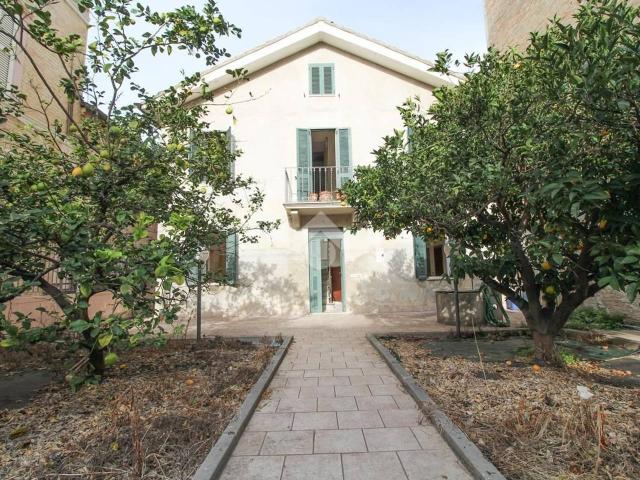 Villa Indipendente in vendita a Marina centro, Marche
