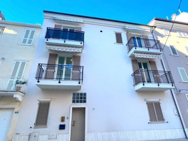 Villa Indipendente in vendita a Marina centro, Marche