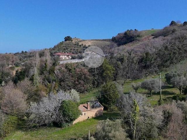 Villa Indipendente in vendita a Ponterotto, Marche