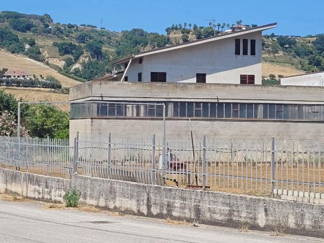 Villa Indipendente in vendita a Ponterotto, Marche