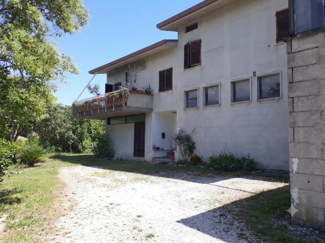 Villa Indipendente in vendita a Ponterotto, Marche