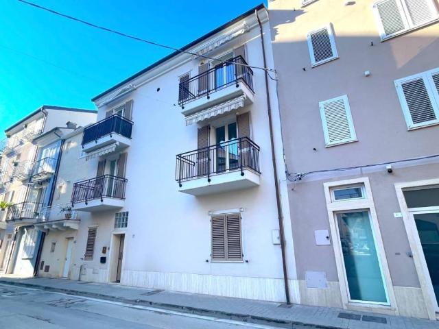 Villa Indipendente in vendita a Marina centro, Marche