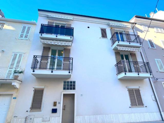 Villa Indipendente in vendita a Marina centro, Marche