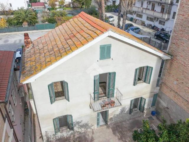 Villa Indipendente in vendita a Marina centro, Marche