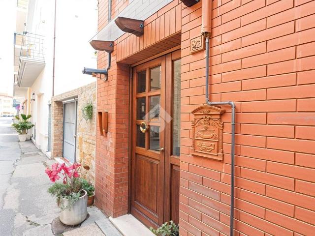 Villa Indipendente in vendita a Marina centro, Marche