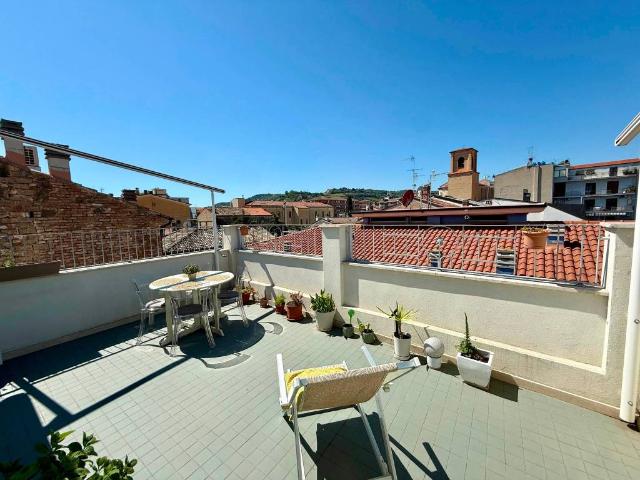Villa Indipendente in vendita a Marina centro, Marche