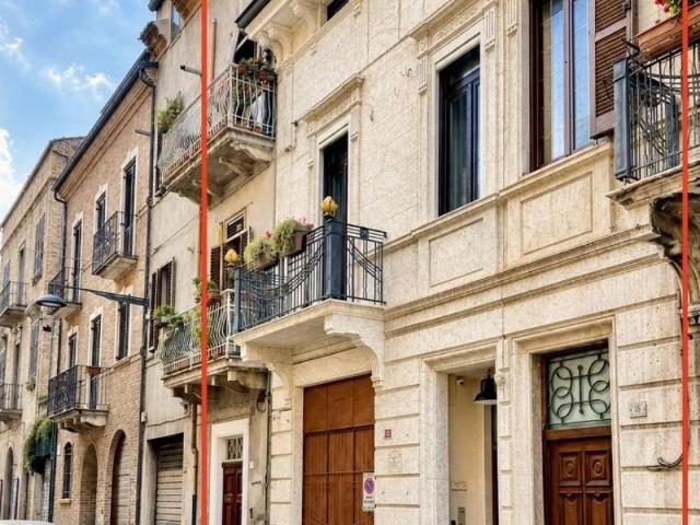 Villa Indipendente in vendita a Marina centro, Marche