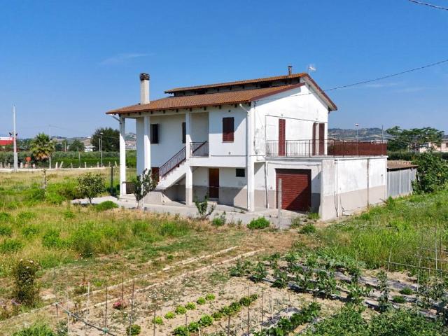 Villa Indipendente in vendita a Sentina, Marche