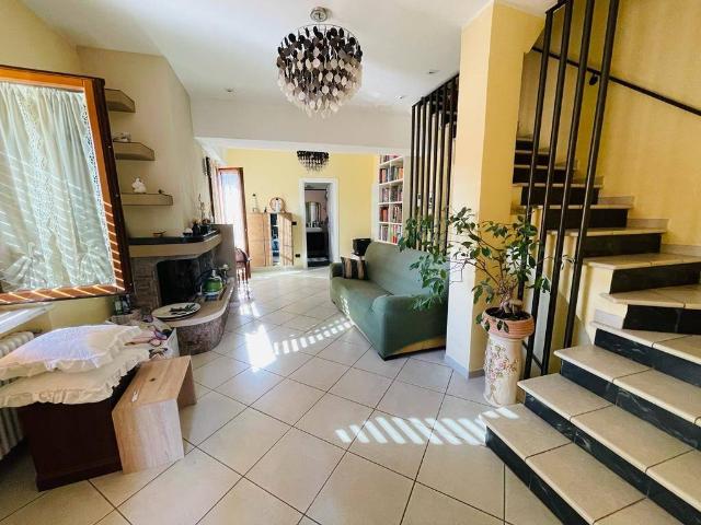 Villa Indipendente in vendita a Ponterotto, Marche