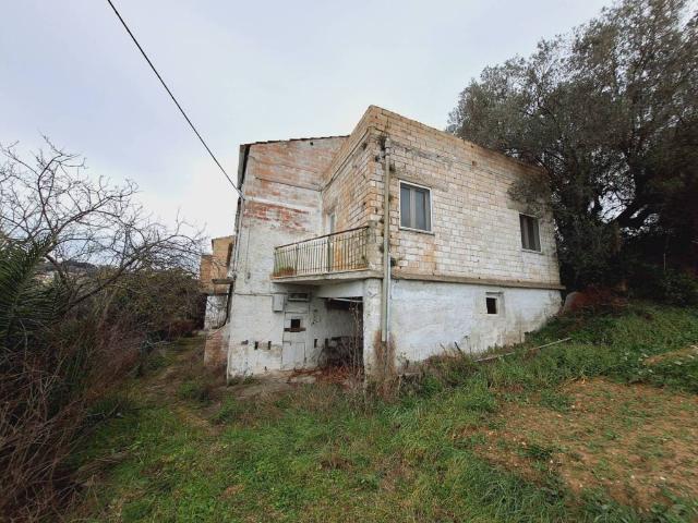 Villa Indipendente in vendita a Ponterotto, Marche