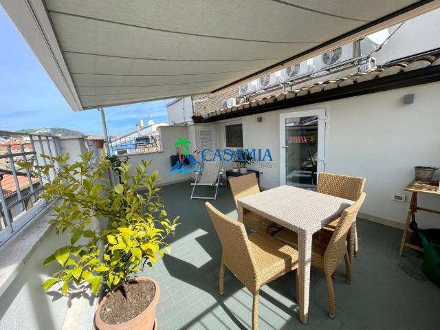 Villa Indipendente in vendita a Marina centro, Marche