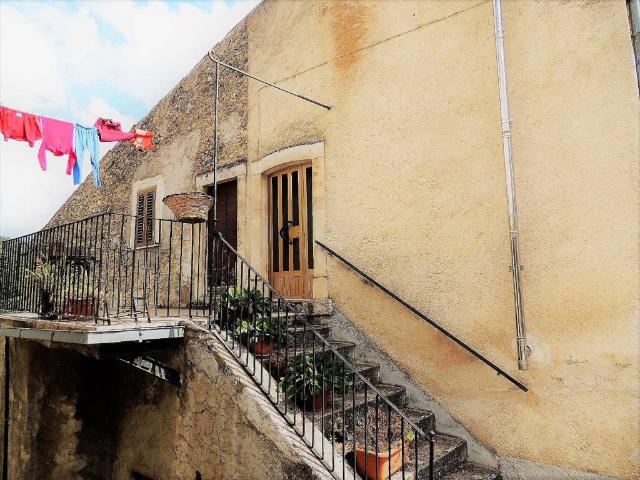 Villa Indipendente in vendita a San Benedetto In Perillis, Abruzzo