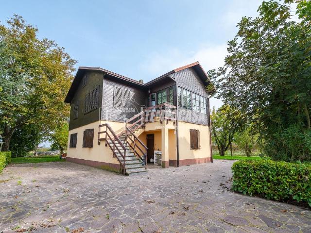 Villa Indipendente in vendita a Unione dei comuni del Sorbara, San Cesario Sul Panaro