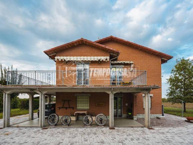 Villa Indipendente in vendita a Unione dei comuni del Sorbara, San Cesario Sul Panaro