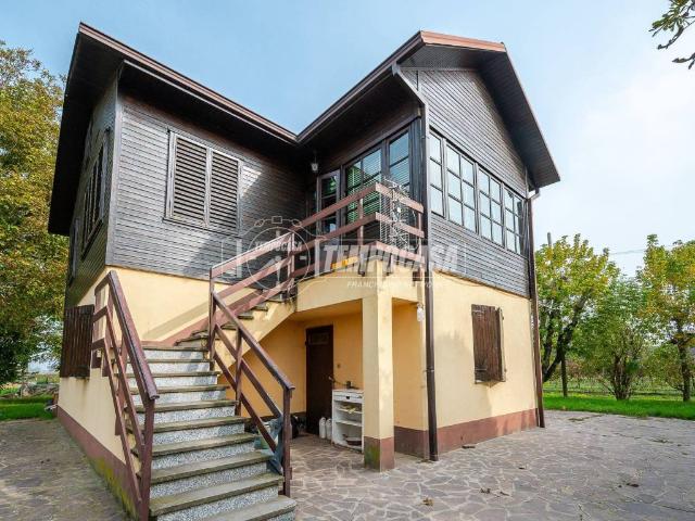 Villa Indipendente in vendita a Unione dei comuni del Sorbara, San Cesario Sul Panaro