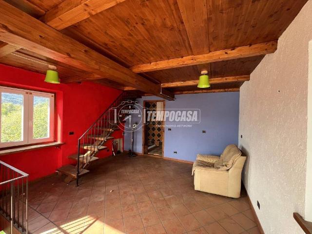 Villa Indipendente in vendita a Cresto, San Colombano Belmonte