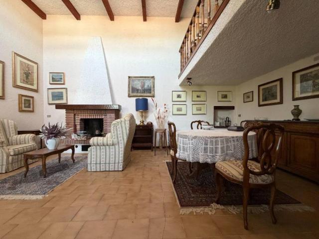 Villa Indipendente in vendita a San Damiano Al Colle, Lombardia