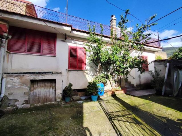Villa Indipendente in vendita a San Felice A Cancello, Campania
