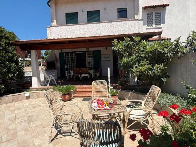 Villa Indipendente in vendita a Terracina, Lazio